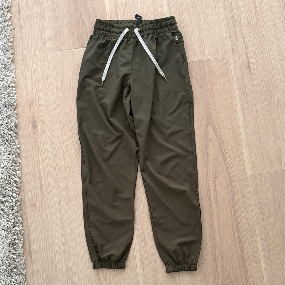 Vuori Olive Green Women Miles Jogger